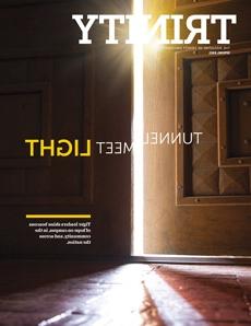 2021年春季《澳门金沙线上赌博官网》杂志的封面以教堂之门和标题为特色, 隧道与光相遇